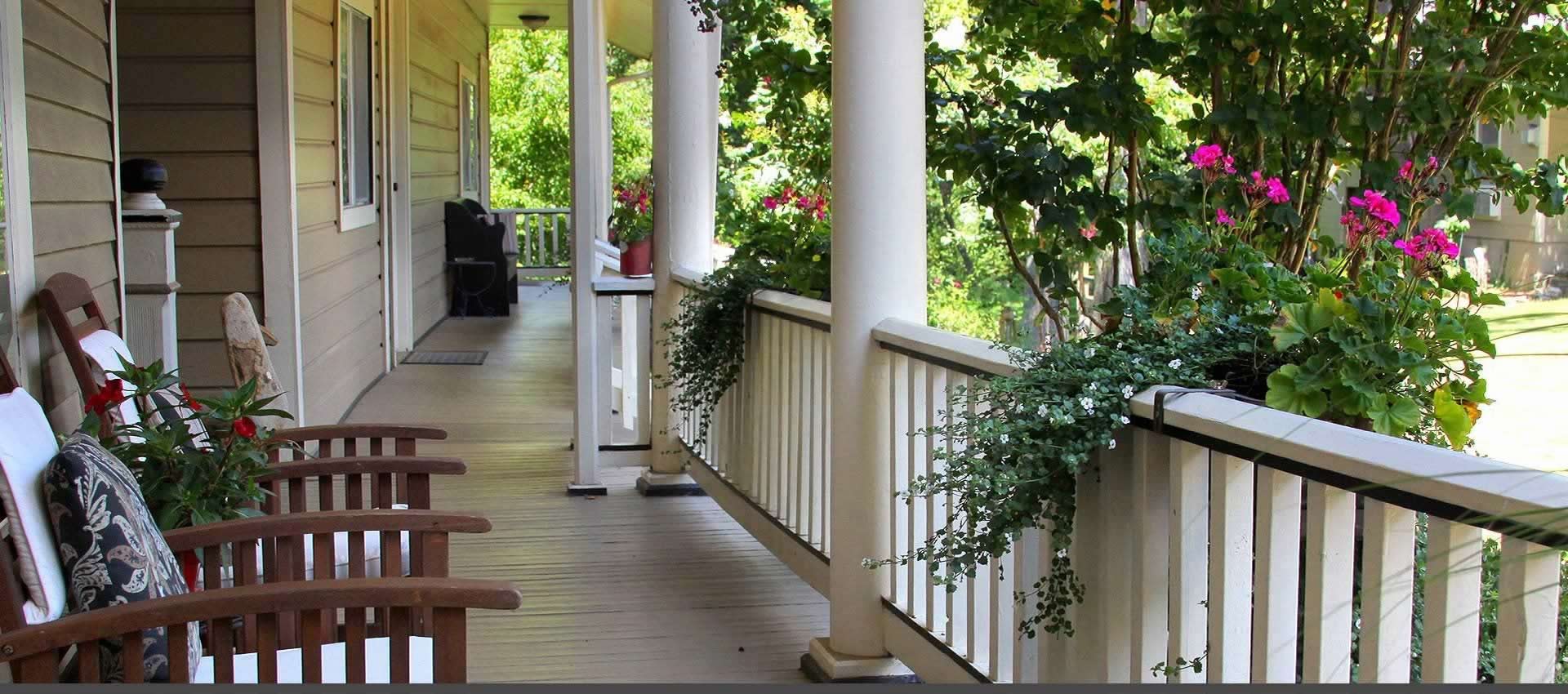 Heartstone-Inn-front-porch